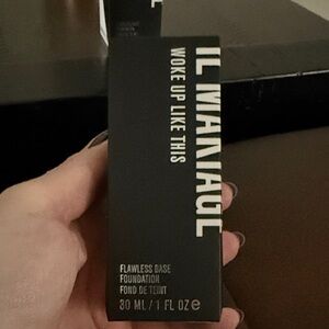 IL MAKIAGE Woke Up Like This Foundation in shade 20